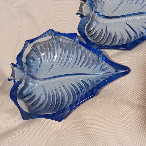 Light Blue Glass Leaf tray set - Picture 3 of 11